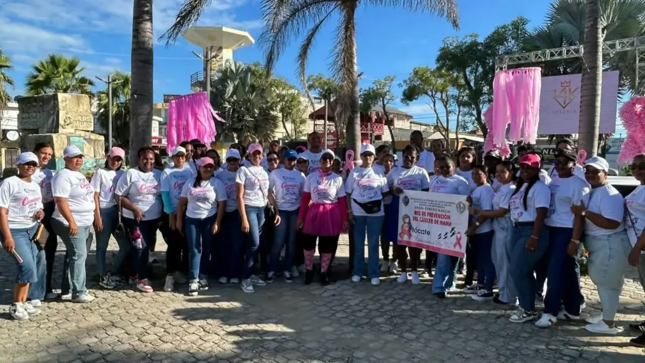 Policía Nacional protege caminata contra el cáncer en Nagua