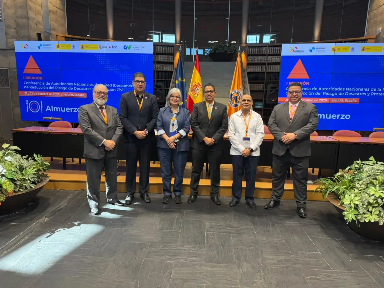 Director de Defensa Civil participa en reunión internacional en España