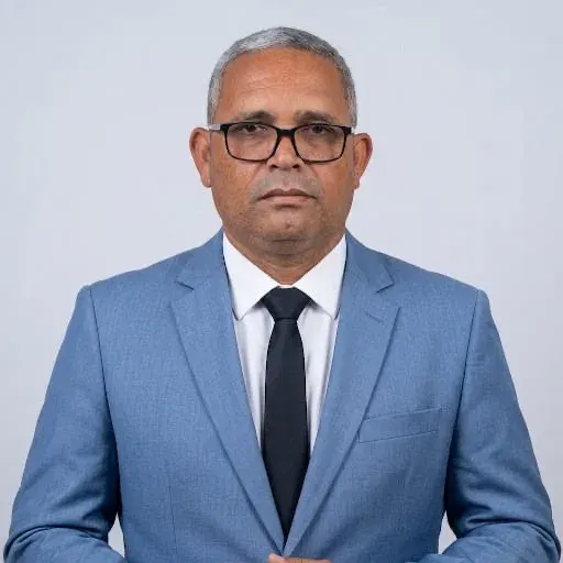 Reflexión sobre el ego y la falta de educación en República Dominicana