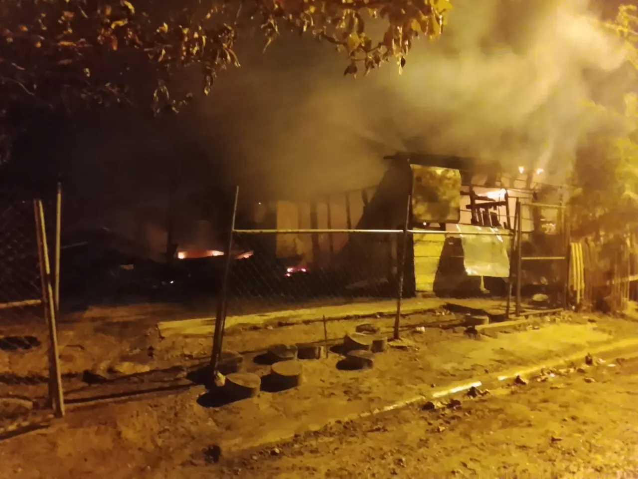 Incendio destruye vivienda en Montecristi