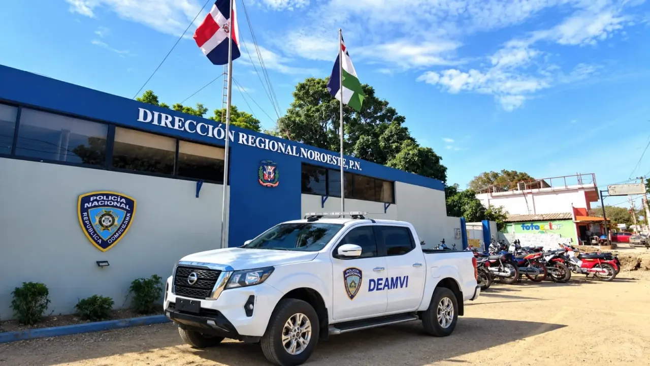 Policía apresa a cuatro hombres con órdenes de arresto en Esperanza