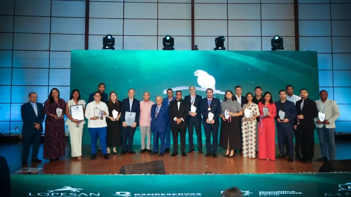 Premio Nacional de Turismo reconoce a destacadas figuras en una noche de homenaje