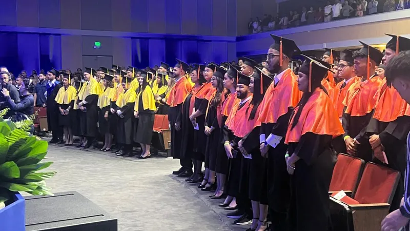 Unapec entrega títulos a 858 nuevos profesionales en su graduación 59