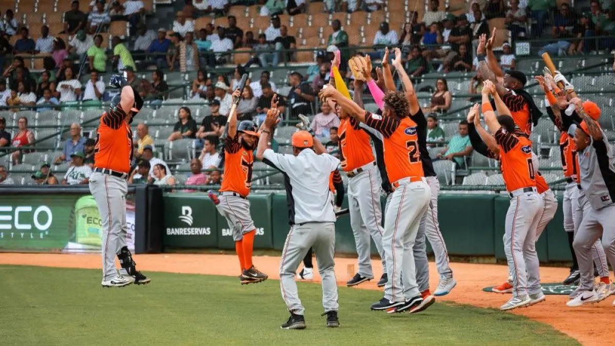 Toros vencen a Estrellas con jonrones de Urbáez y Rodríguez
