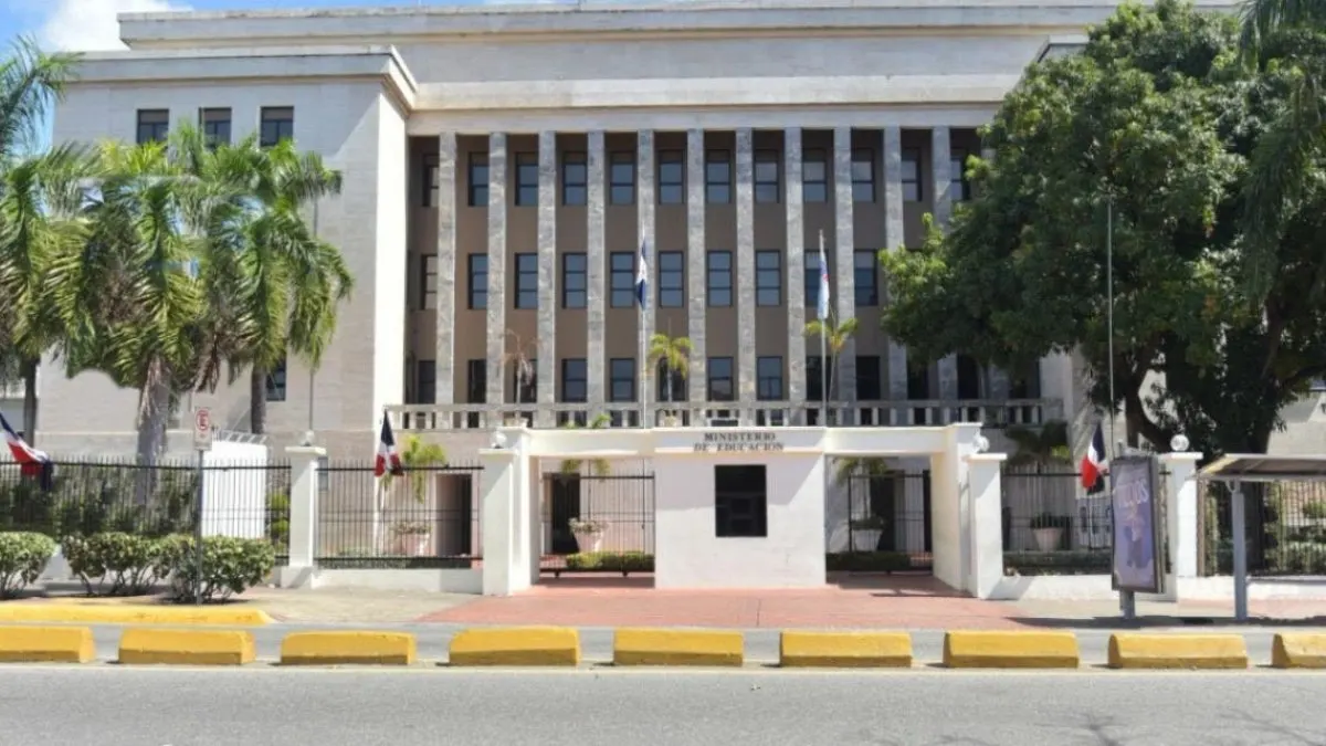 Minerd revisa la nómina estatal con el MAP