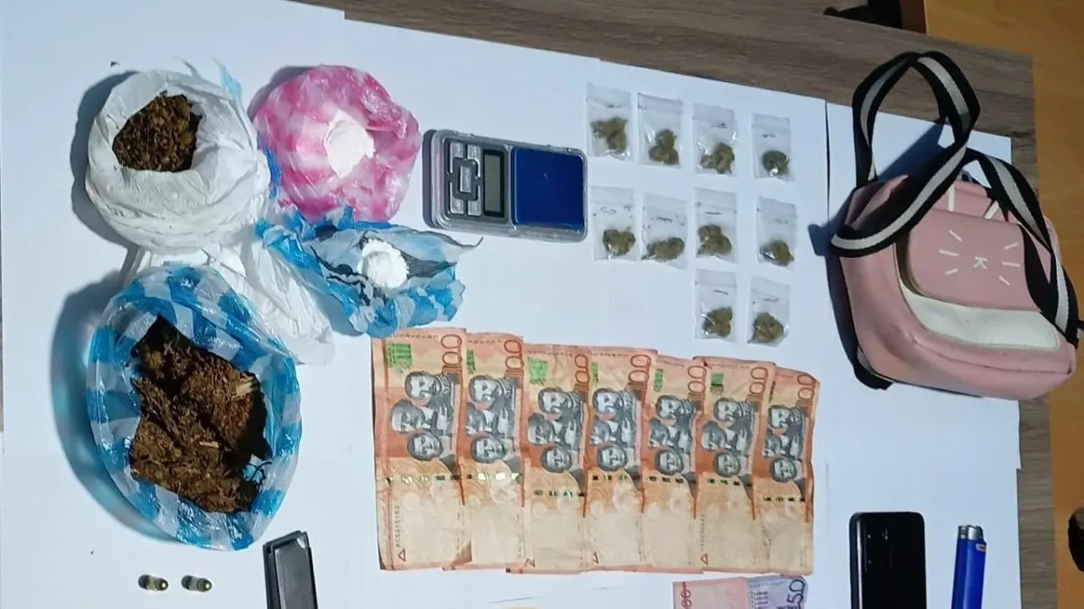 Policía incauta tragamonedas, drogas y arma en Barahona y Neyba