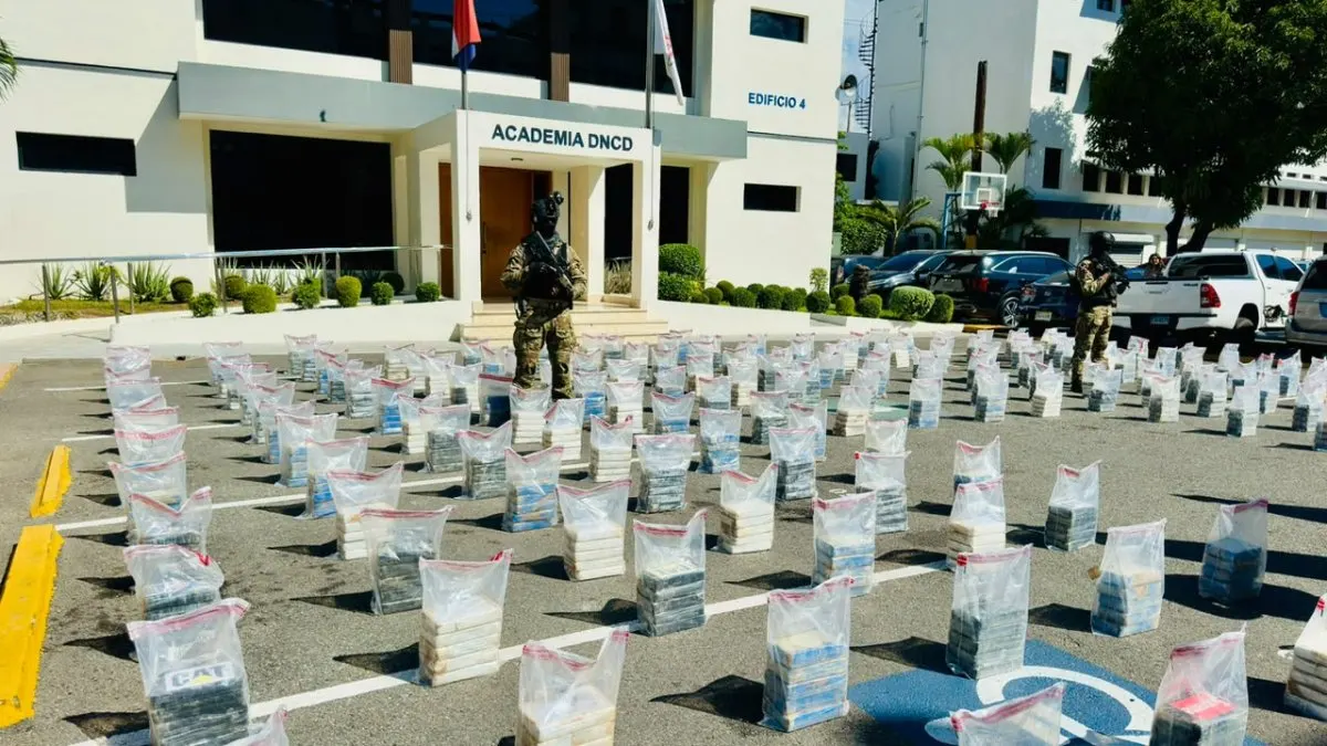 Incautan más de una tonelada de cocaína en operativo frente a Pedernales