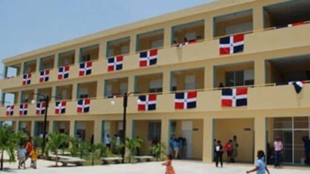 Padres deciden cerrar una escuela en Azua