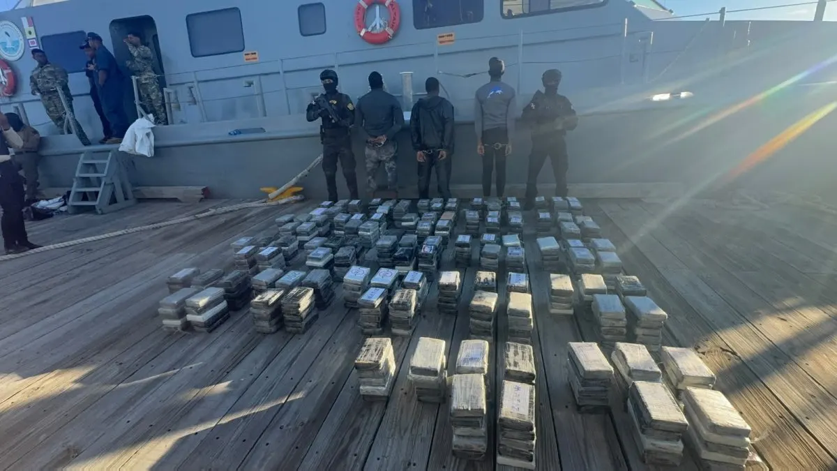 DNCD intercepta narcolancha con 555 paquetes de cocaína