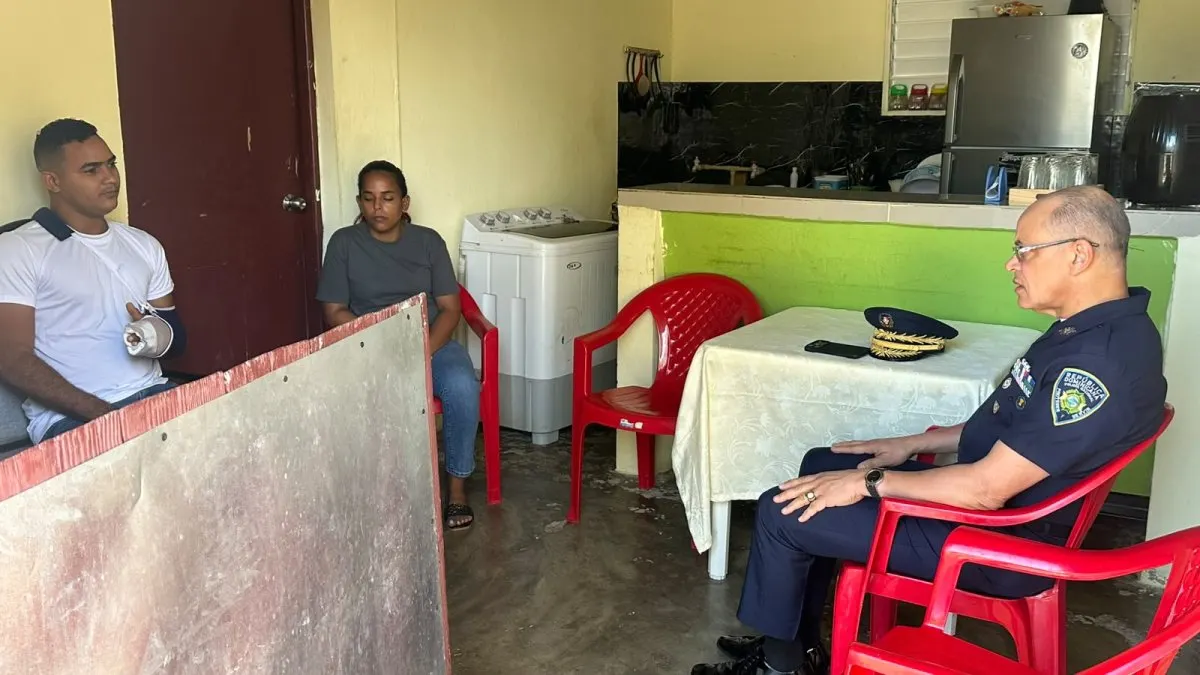 Dos policías resultan heridos tras choque en La Vega