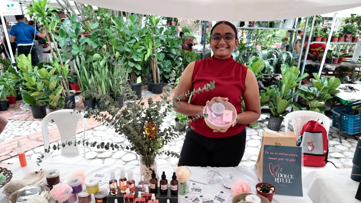 Joven de 17 años lanza emprendimiento con productos artesanales