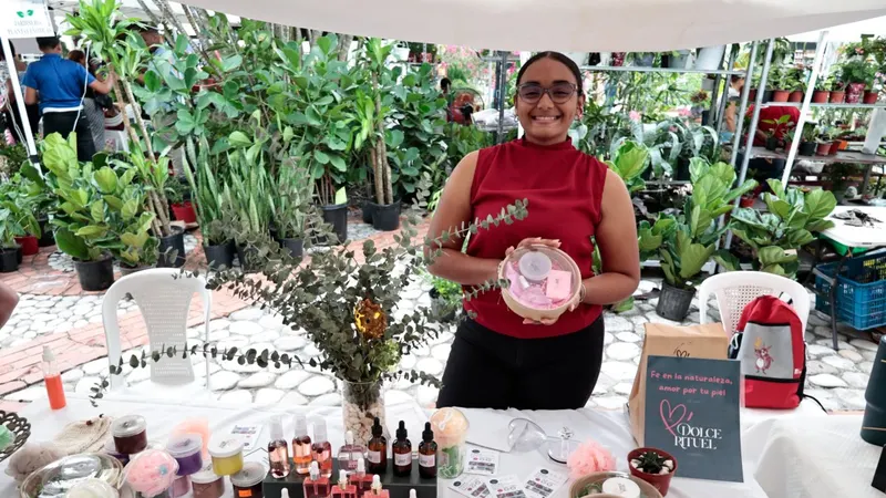 Joven de 17 años lanza emprendimiento con productos artesanales