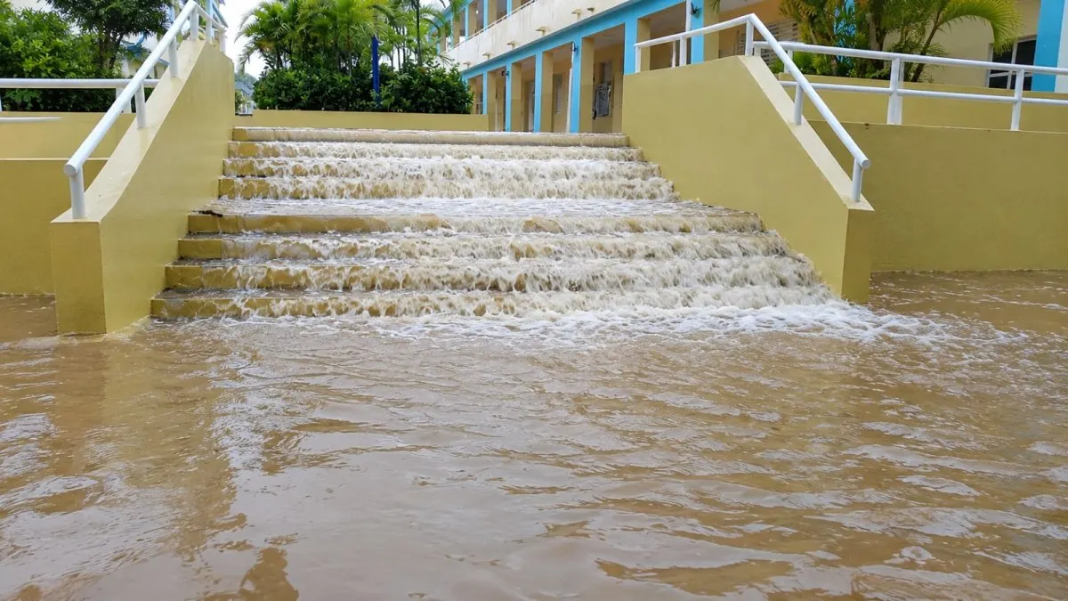 Escuelas en riesgo permanecerán sin docencia por lluvias