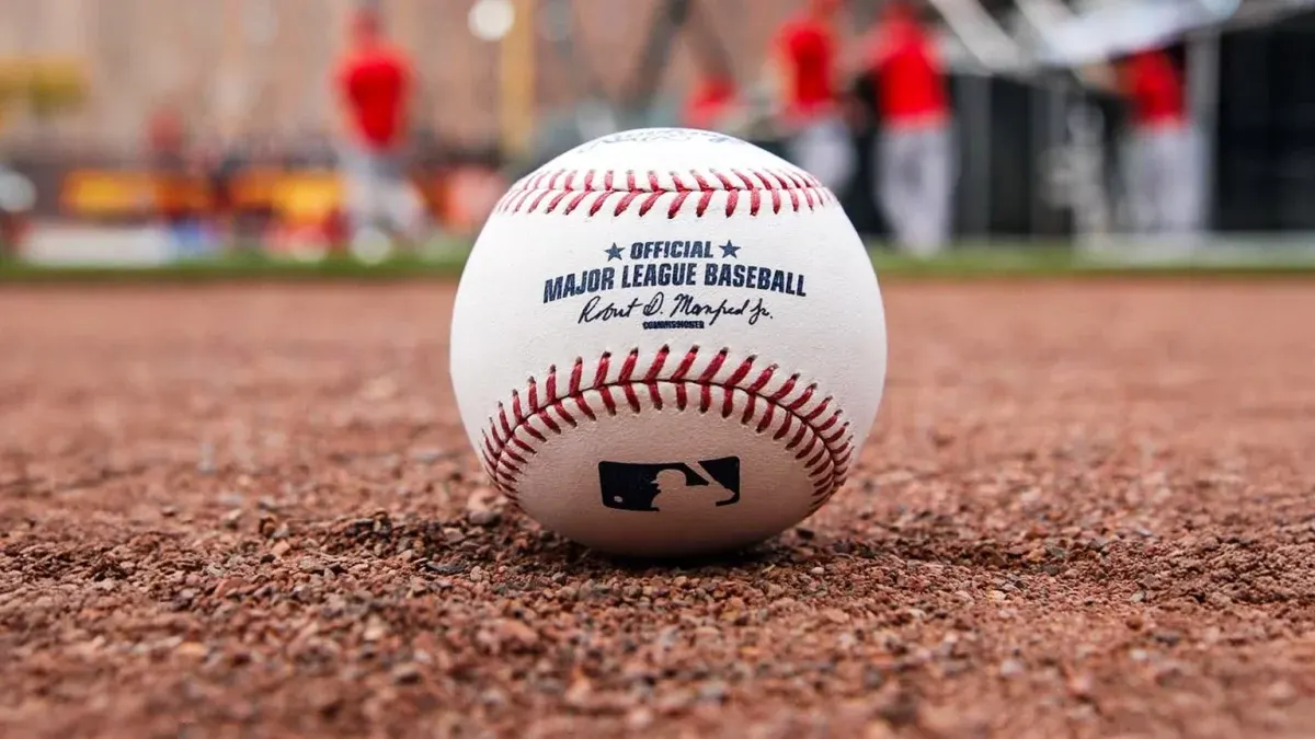 MLB considera tope salarial para 2027, amenaza con cierre patronal