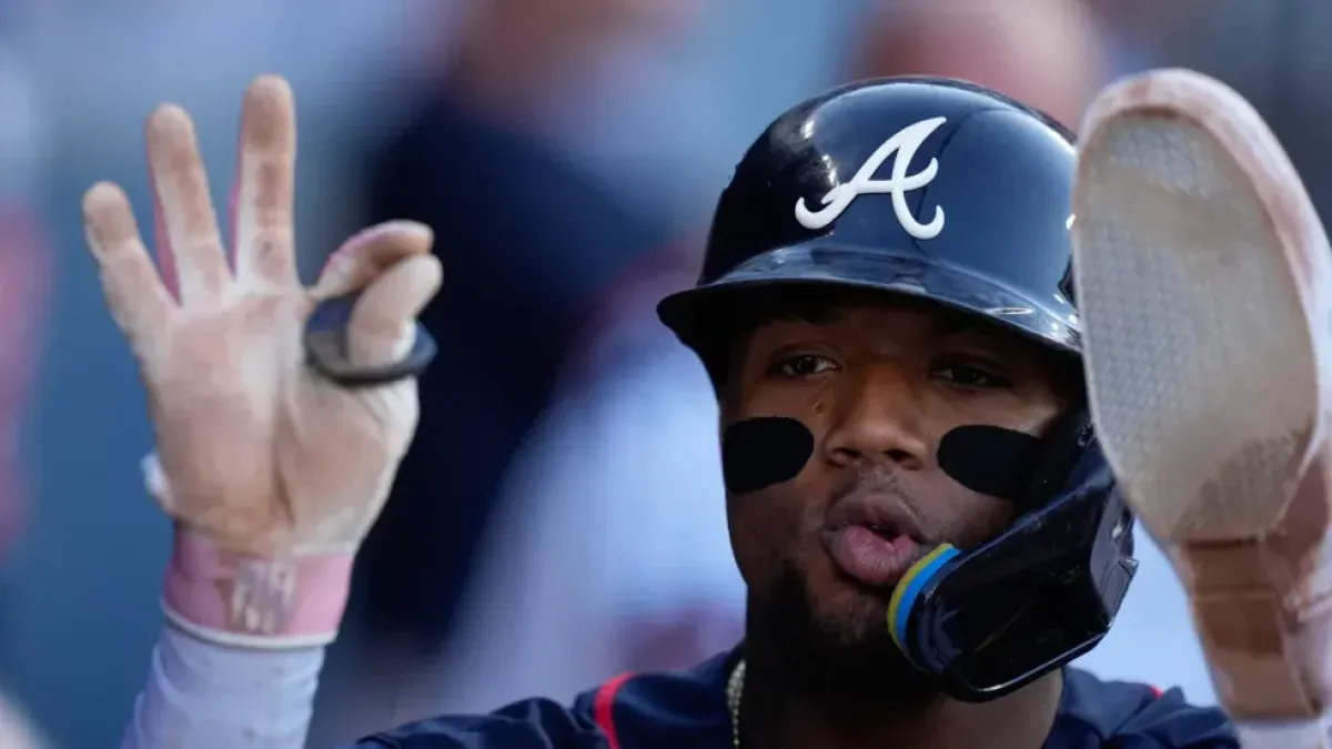 Los Bravos ejercen opciones de contrato para Acuña Jr. y Albies