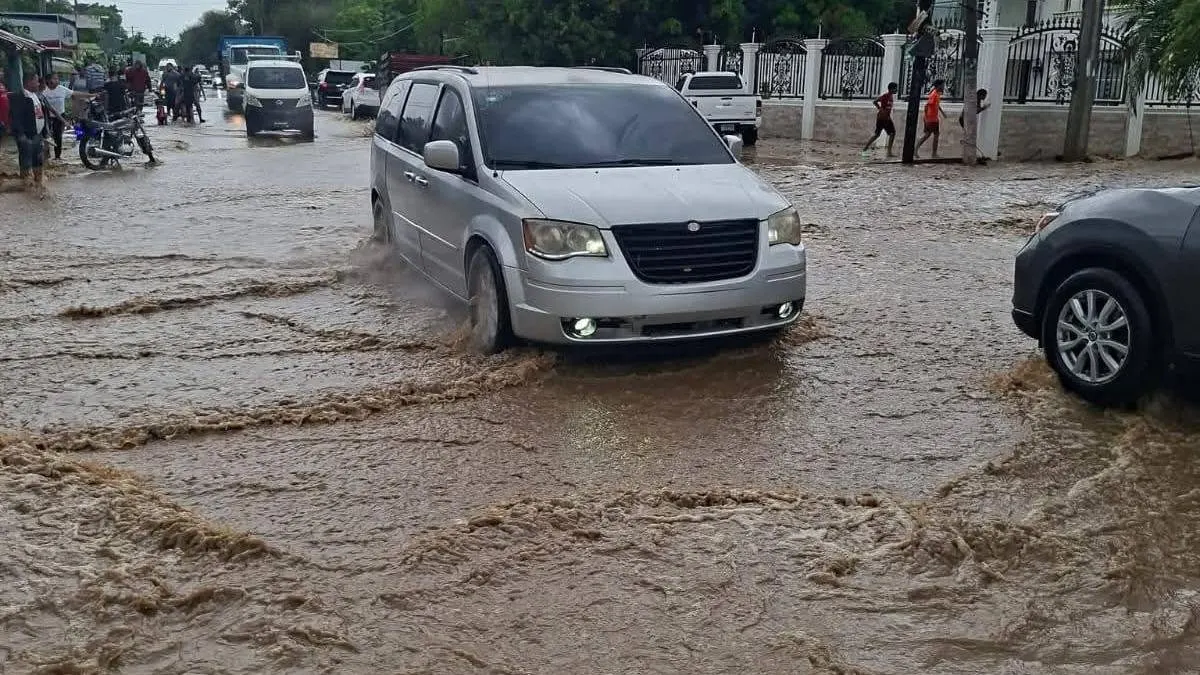 Lluvias afectan casas, caminos y servicios en varias provincias