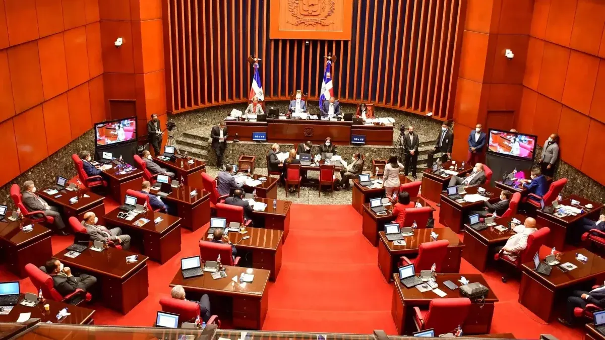 Senado prorroga plazo para responsabilidad penal de empresas