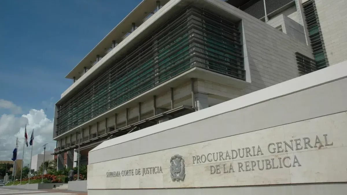 Juristas encabezados por Balcácer y Simón accionan ante la justicia