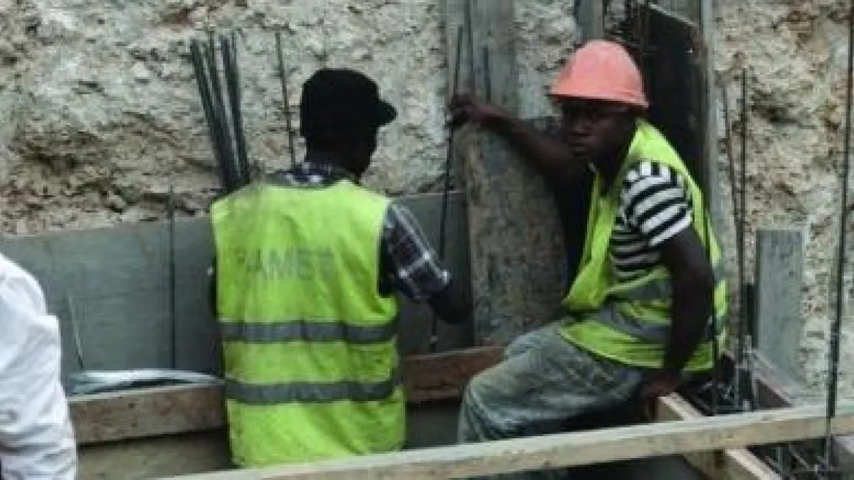 Gobierno estudia cómo regular la mano de obra ilegal en construcción