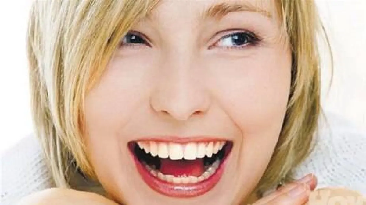 Implantes dentales y regeneración ósea ayudan a mejorar la sonrisa