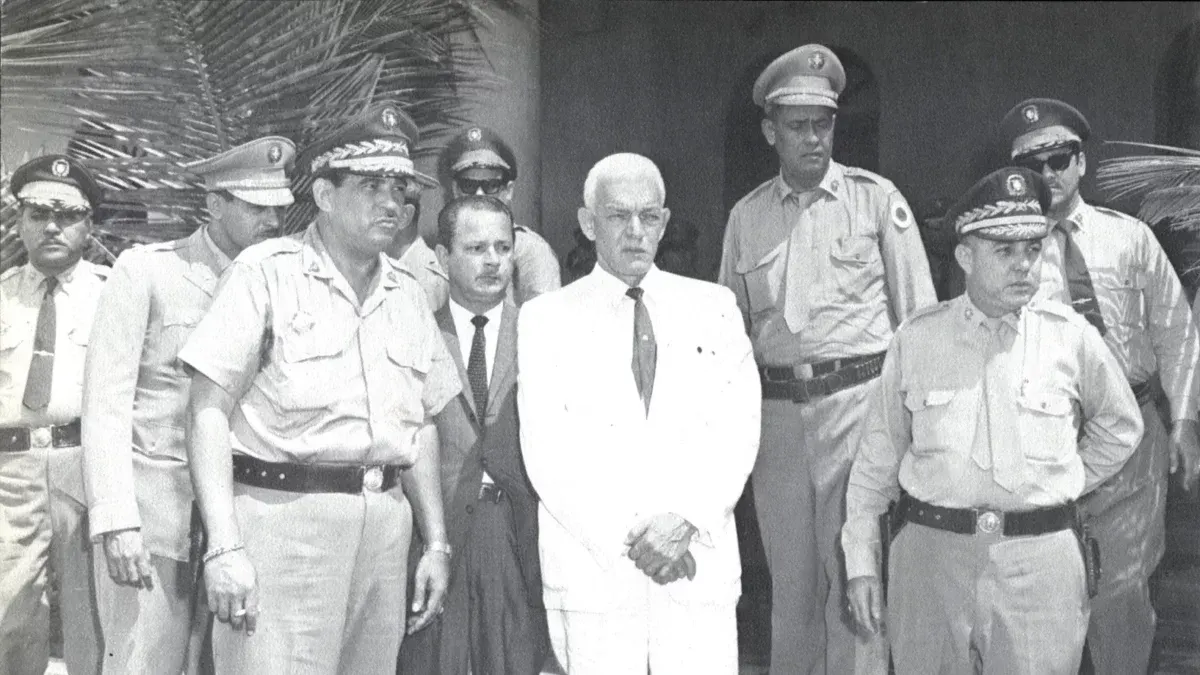 Juan Bosch regresa a República Dominicana tras más de 20 años de exilio