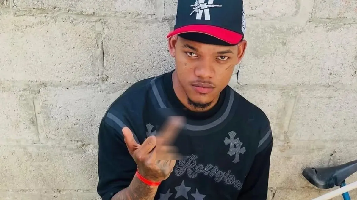 Familiares denuncian que joven pagaba a policías RD$125,000 para operar punto de drogas