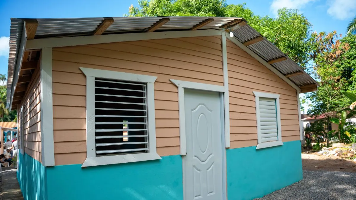 Agricultor de 84 años recibe nueva vivienda en Samaná