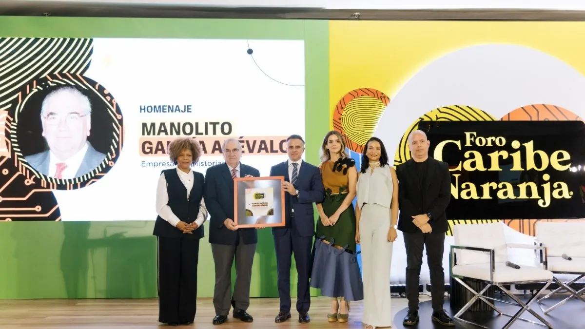 Manuel García Arévalo recibe reconocimiento por su labor cultural