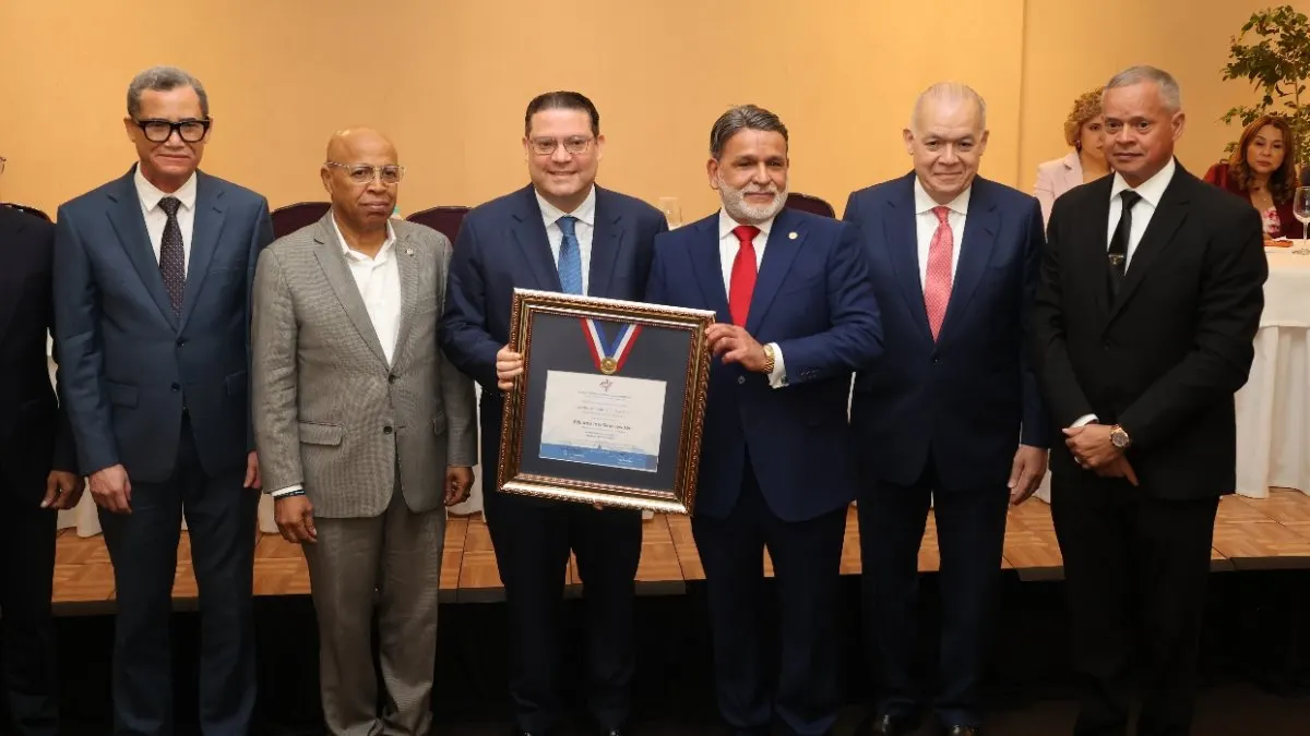 Habrá solución a combustibles y comisión de tarjetas