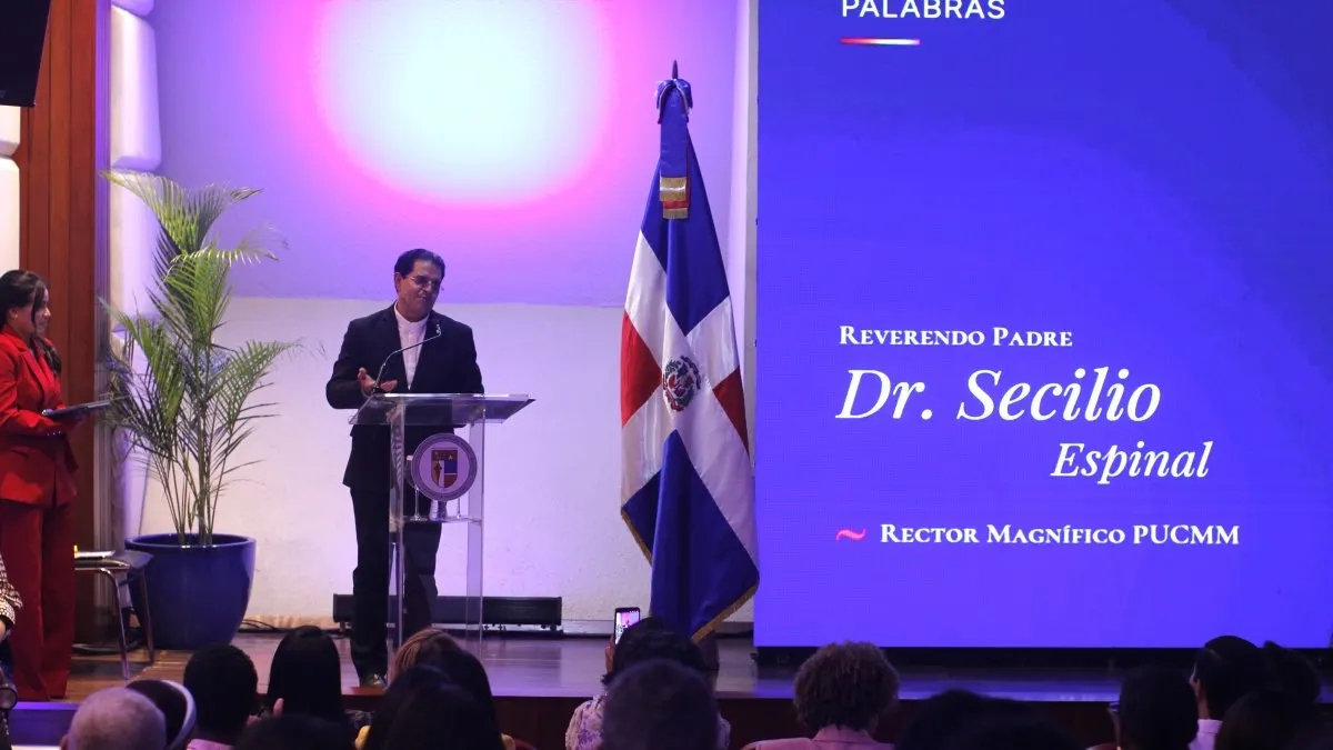 PUCMM rinde homenaje a Luis Martín Gómez en su 6.ª Jornada de Comunicación Corporativa