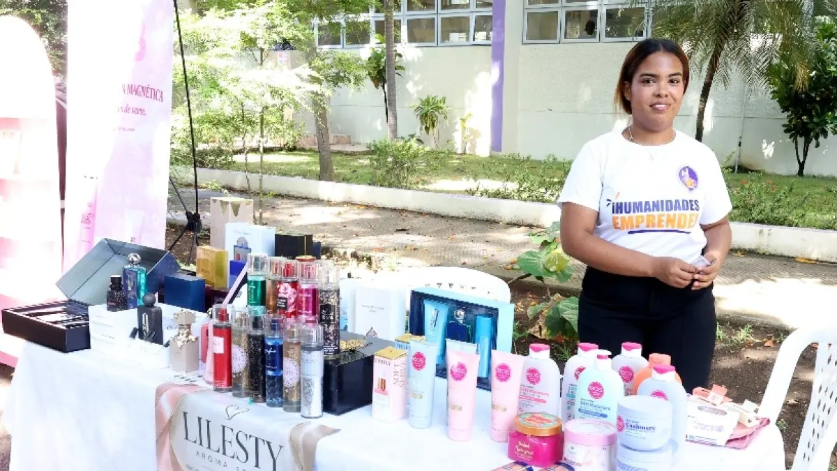 Estudiantes presentan proyectos en feria de emprendimiento gratuita