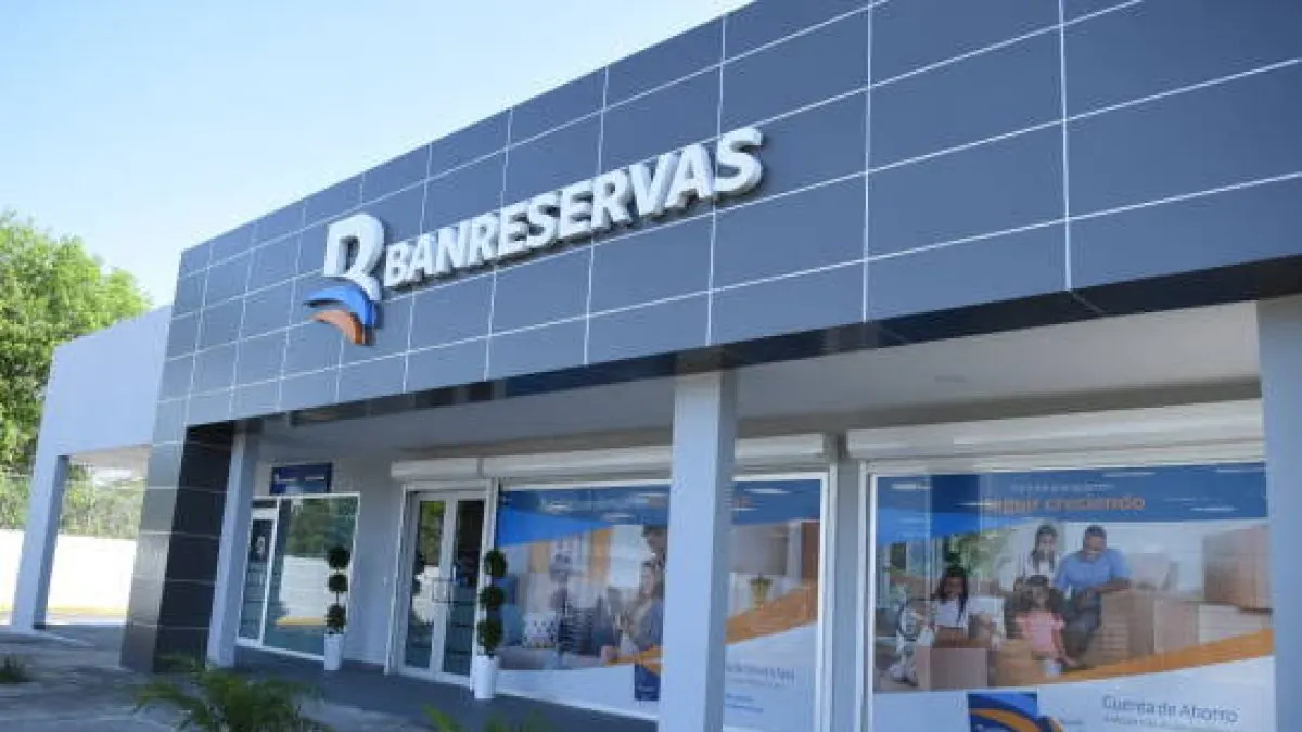 Adultas mayores esperan 3 a 4 horas en sucursales de Banreservas