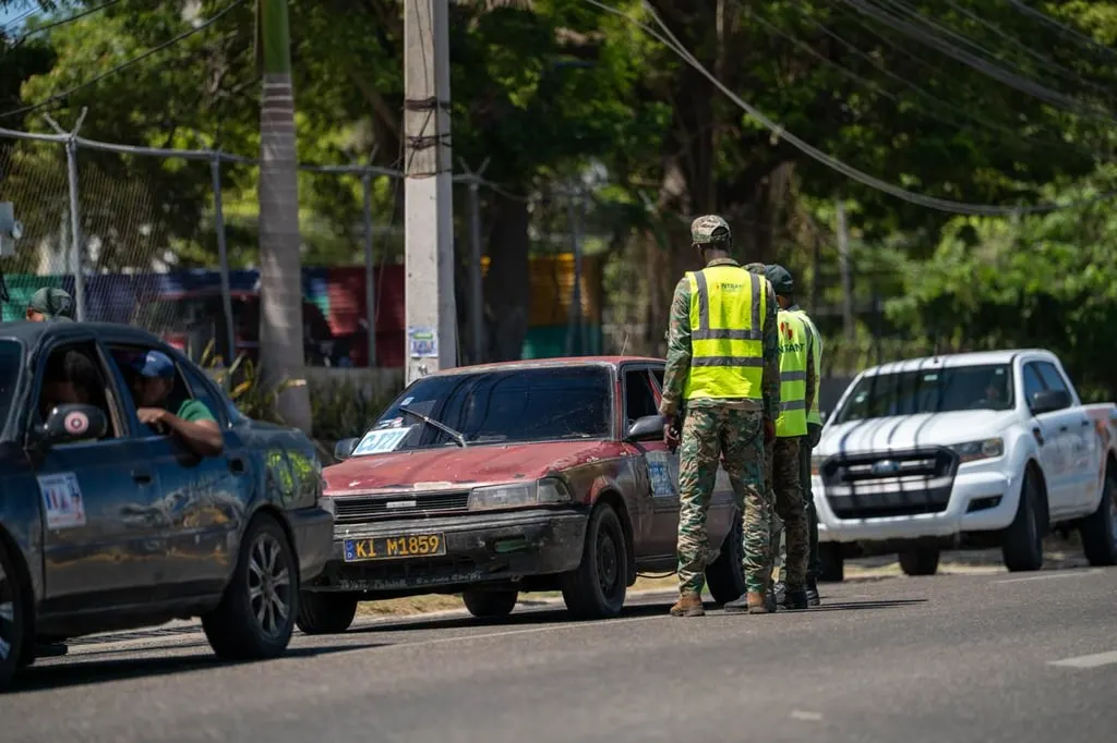 Fiscalizan 15 conductores sin autorización en corredores del DN