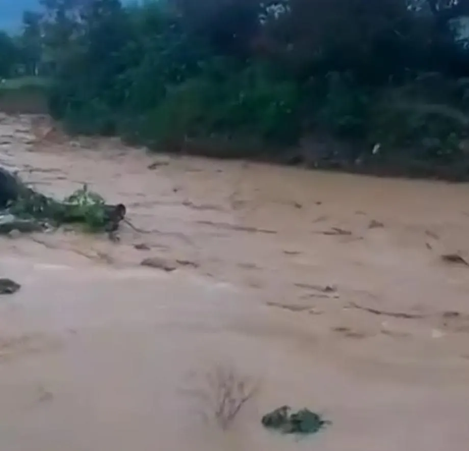 Lluvias intensas dejan inundaciones en Tireo, La Vega