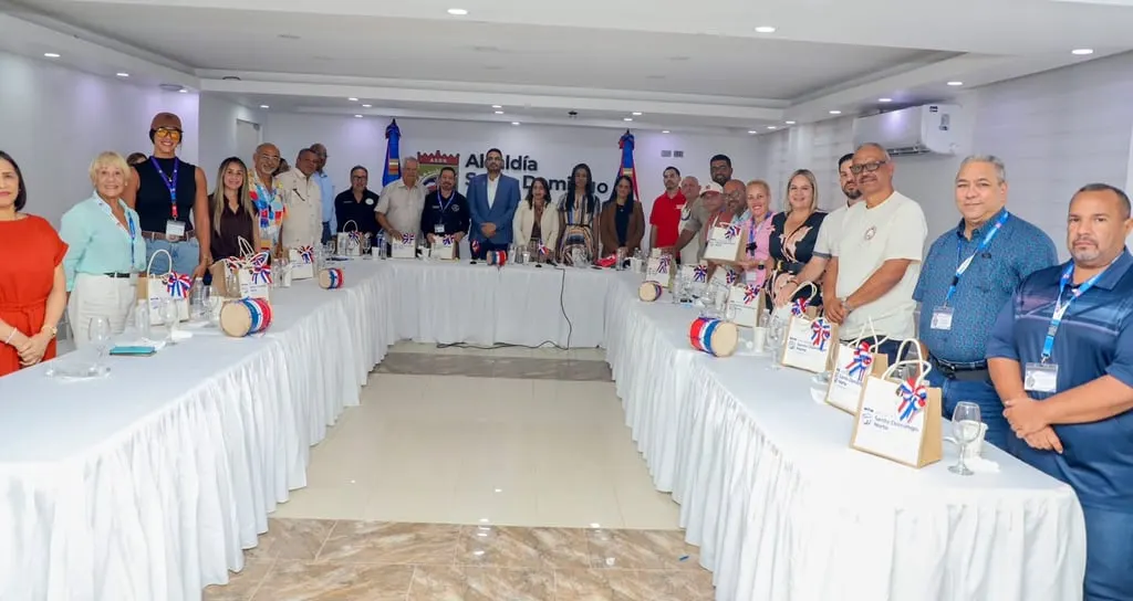 Alcaldía de Santo Domingo Norte recibe a alcaldes de Puerto Rico