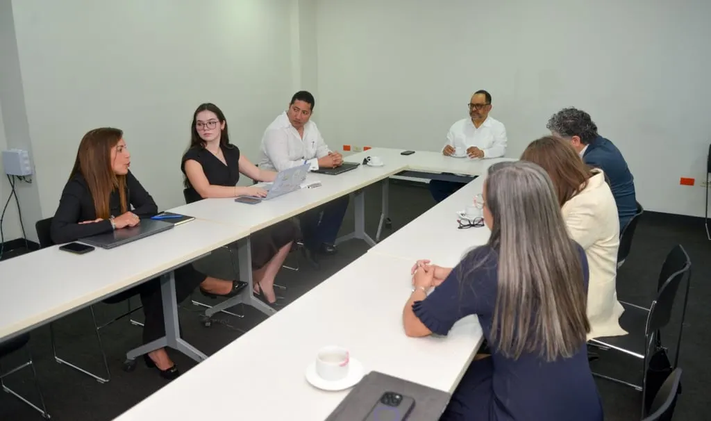 Ministro de Justicia se reúne con organización internacional