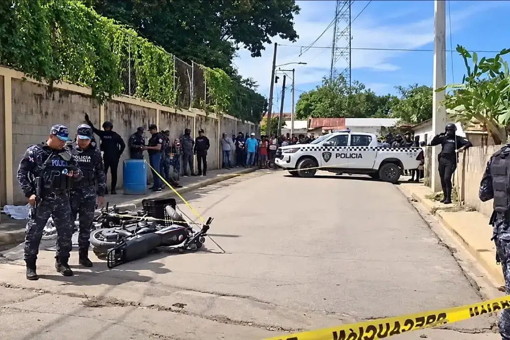 Familiares exigen justicia por muerte de sargento y joven en Santiago