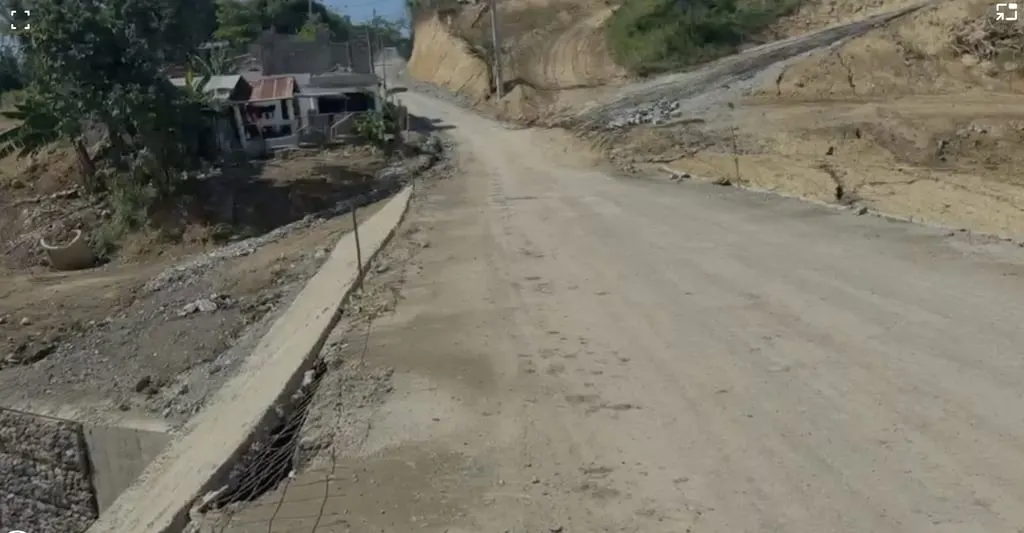 Comunitarios piden acelerar reparaciones en carretera de La Vega