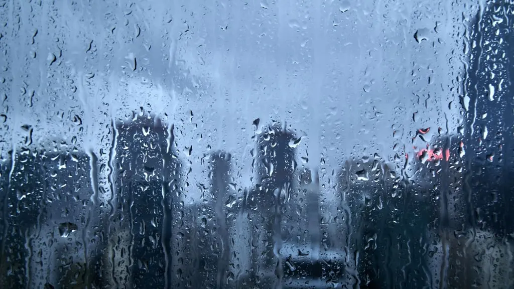 Vaguada provocará más lluvias este domingo en medio de un ambiente caluroso