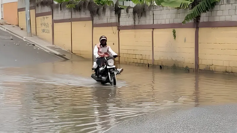 Comunitarios de Los Frailes piden ayuda ante inundaciones