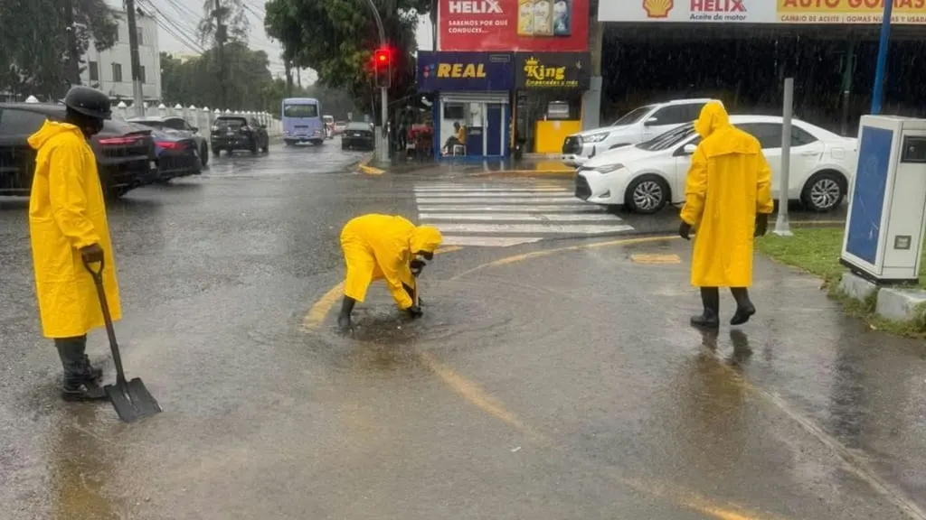 Alcaldía despliega 500 brigadistas por lluvias en la capital