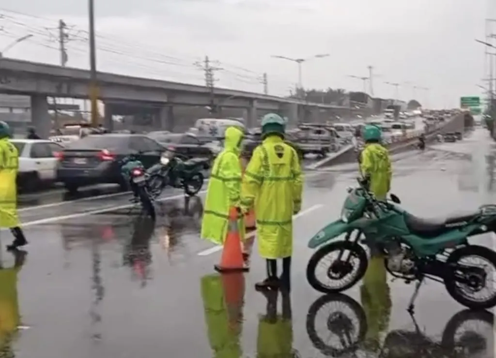 Digesett mantiene desvío en autopista Duarte por inundaciones