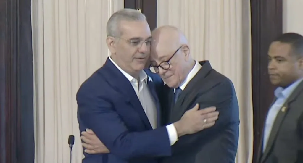 El director de la Reforma Penitenciaria recibe saluda del jefe de Estado