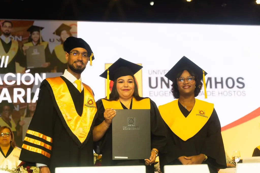 UNIREMHOS gradúa a 598 profesionales y pide más prevención contra inundaciones