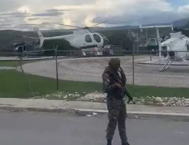 Siete helicópteros de El Salvador hacen escala en Jimaní antes de ir a Haití