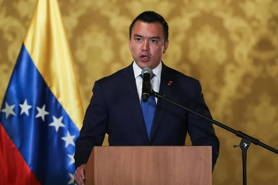 Noboa acusa a Petro de estar ligado a narcotráfico y lavado de activos