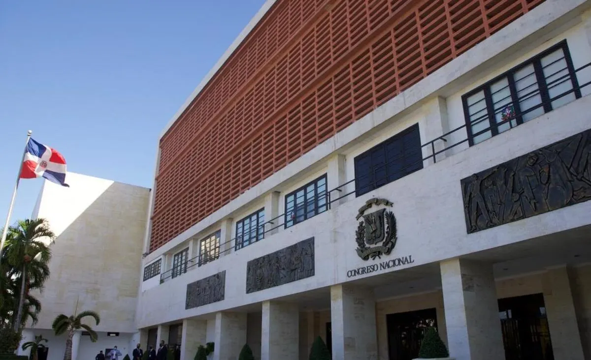 Aumento del impuesto del marbete desata enfrentamiento entre oposición y oficialismo