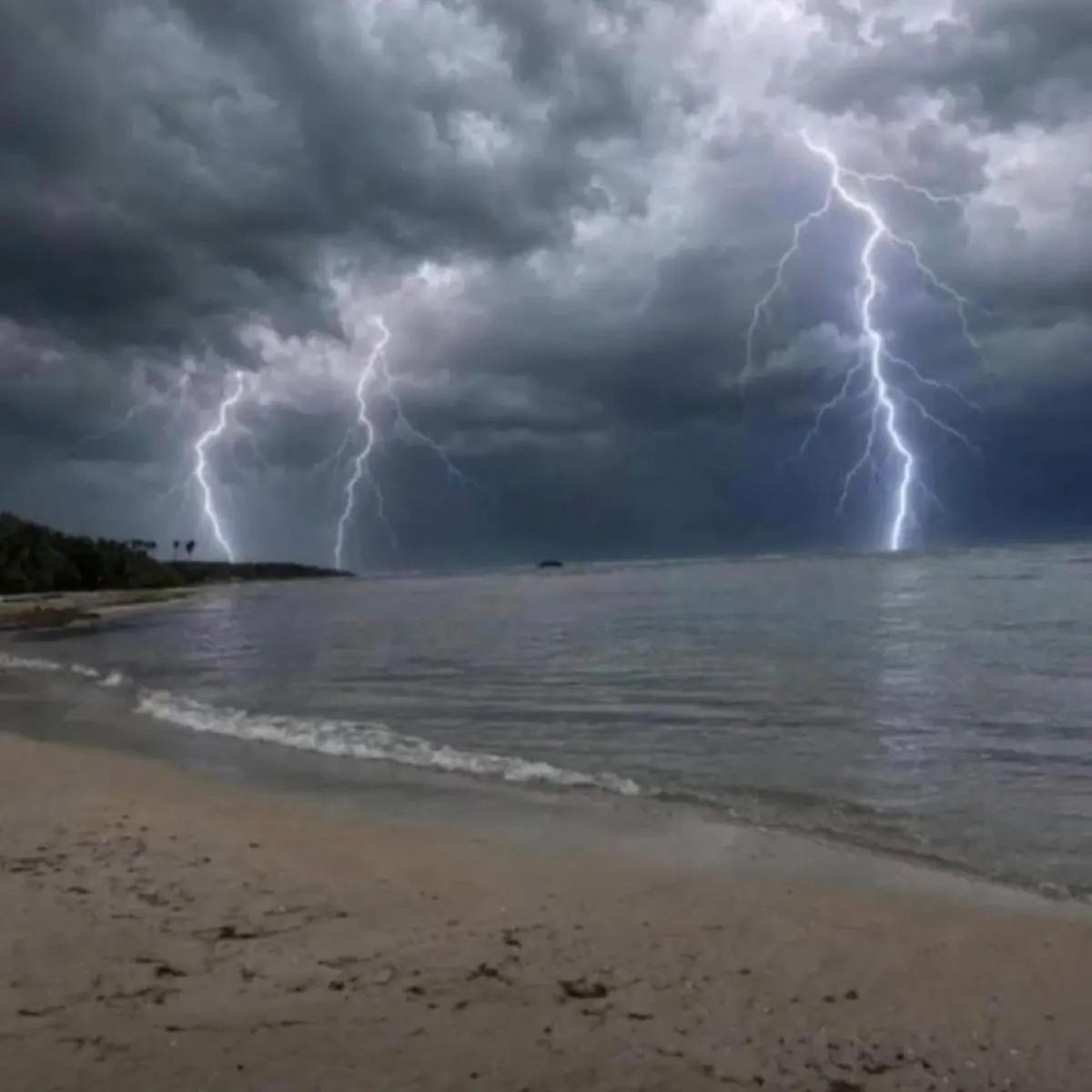 Tormentas y aguaceros afectan varias provincias en la tarde