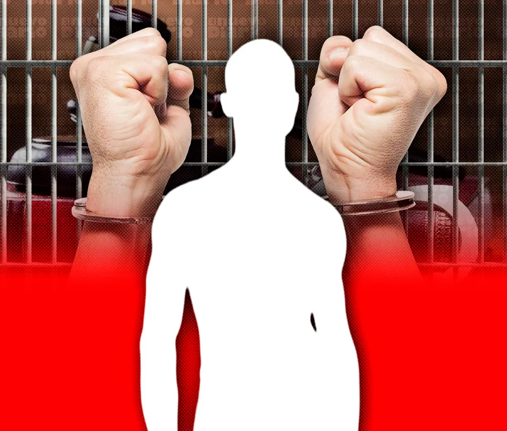 Hombre acusado de matar a su pareja frente a su hija adolescente se entrega a la cárcel de Azua
