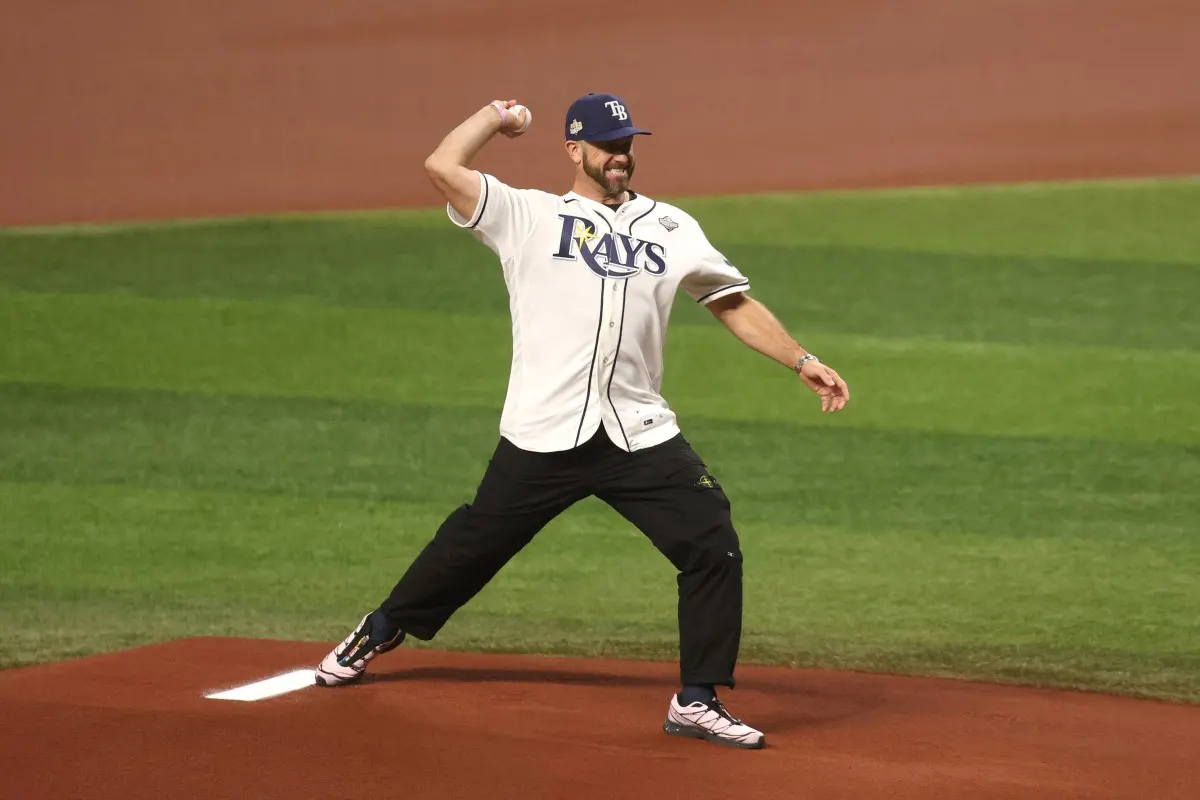 Evan Longoria lanzó previo al Juego 4 de la Serie Mundial